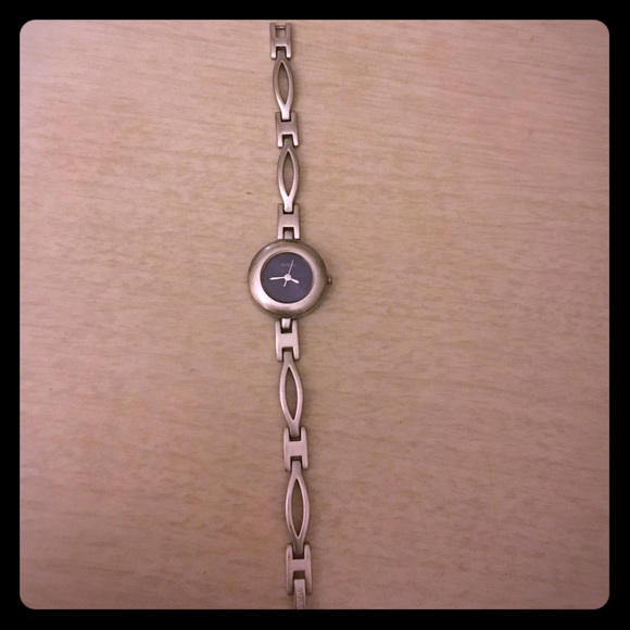 Guess lady watch