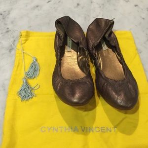 Cynthia Vincent bronze flats 6.5