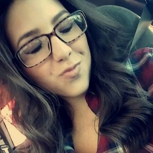 Meet your Posher, Cierra