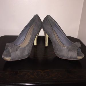 Gray Jennifer & Jennifer Brand New Peep Toe Shoes!