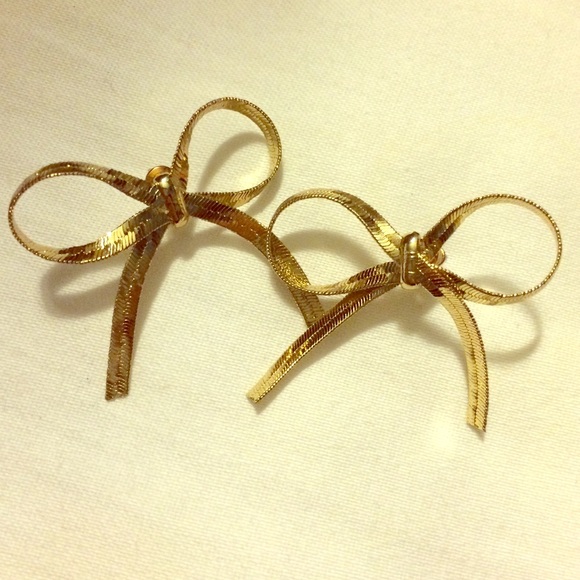 NWOT Gold Bow Earrings