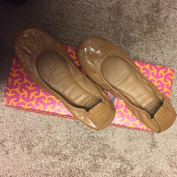 Great tan flats. Only wore them once.