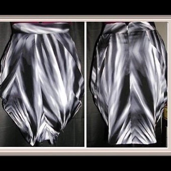 BEBE 100% SILK TULIP SKIRT