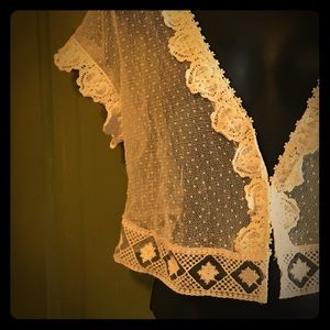 Ecru vintage style lace shell