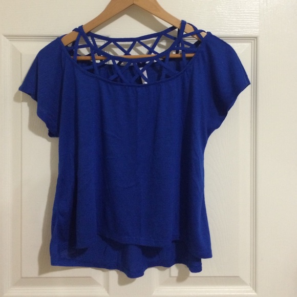 Beautiful blue crisscross collar top - Picture 1 of 3