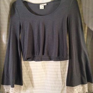 Grey crop top with lace on sleeves