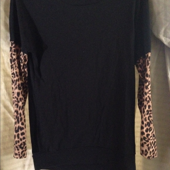 Black and leopard raglan.
