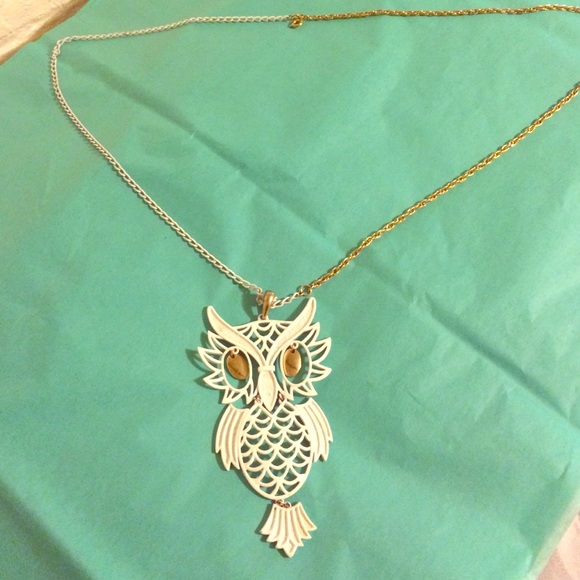 FuNky white VinTaGe Hornd OwL necklace Pendant Big