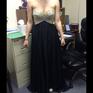 beautiful dress. size 4!!