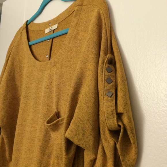 Cute top! - Picture 2 of 4