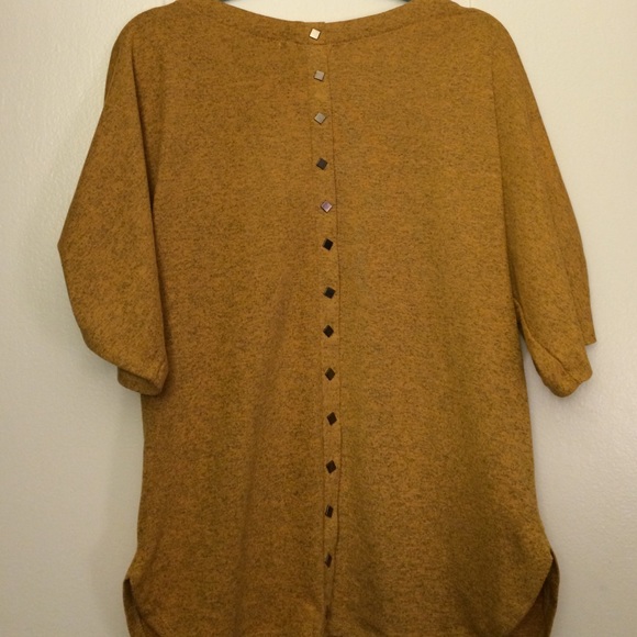 Cute top! - Picture 3 of 4