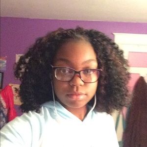 Meet your Posher, Kayla