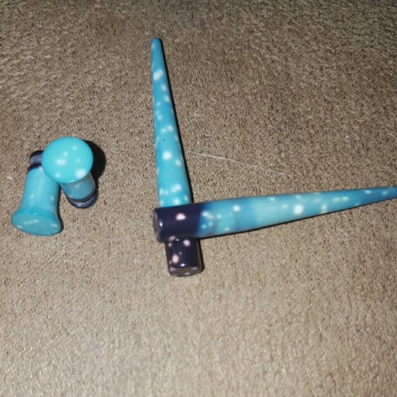 2 gauge tapers and plugs