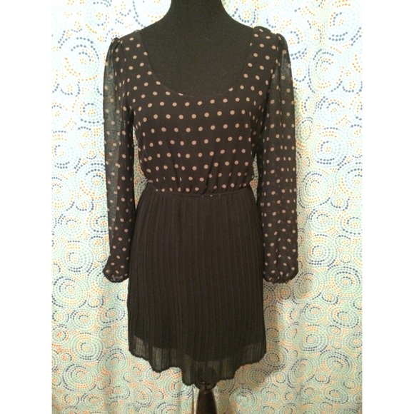 Wet Seal Dresses & Skirts - Cute long sleeve dress