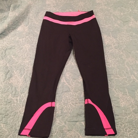 Lululemon crops size 6