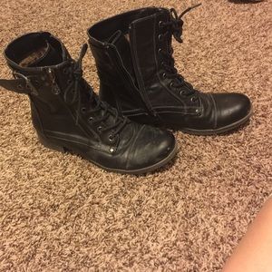 Guess boots