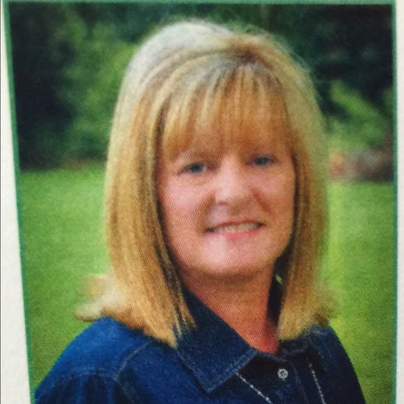 Meet your Posher, Deanna - Picture 1 of 1