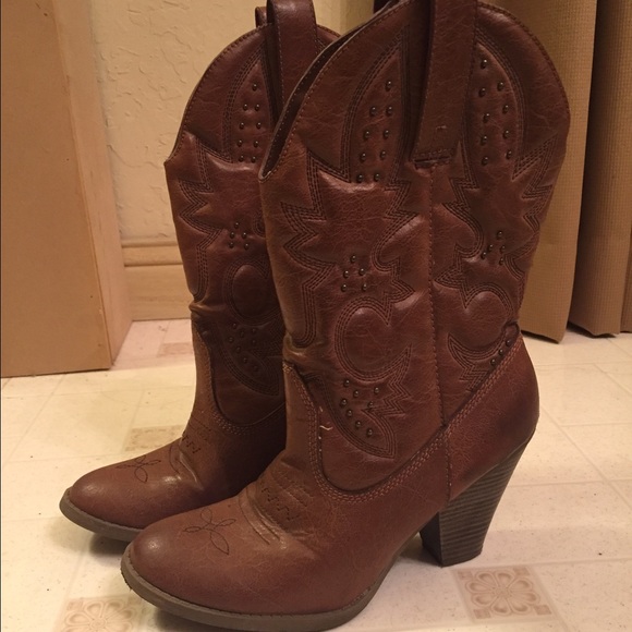 Shoes - Cute cowgirl western boots!