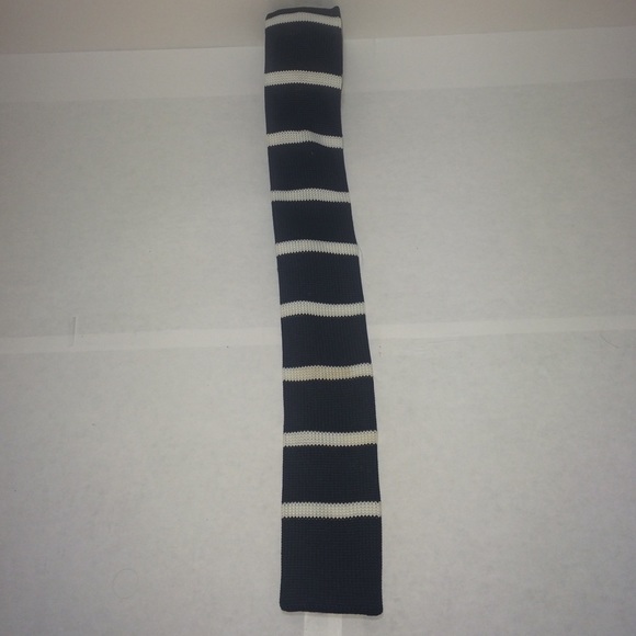 American Eagle Knit Tie