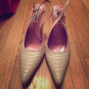 Iridescent wht. scaled Steve Madden heels, size 10