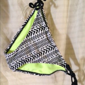 Black and white bikini bottom.
