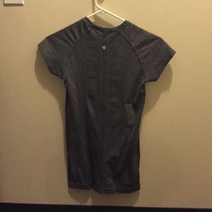 Lululemon gray shirt sleeve shirt