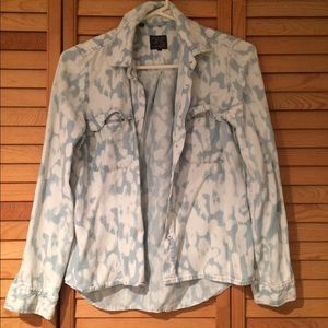 Guess button down