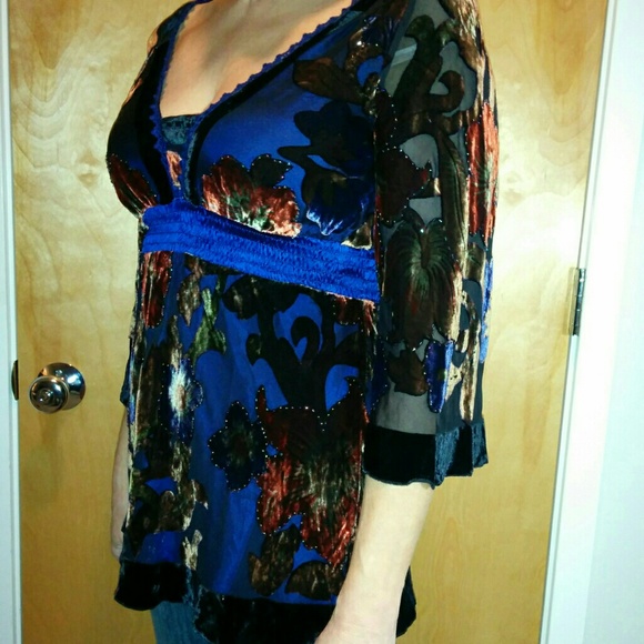 Gorgeous velvet burnout holiday party tunic.