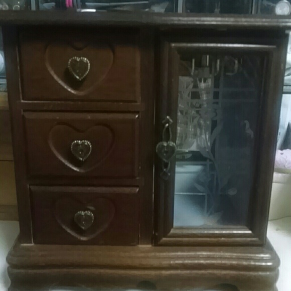 Jewelry box