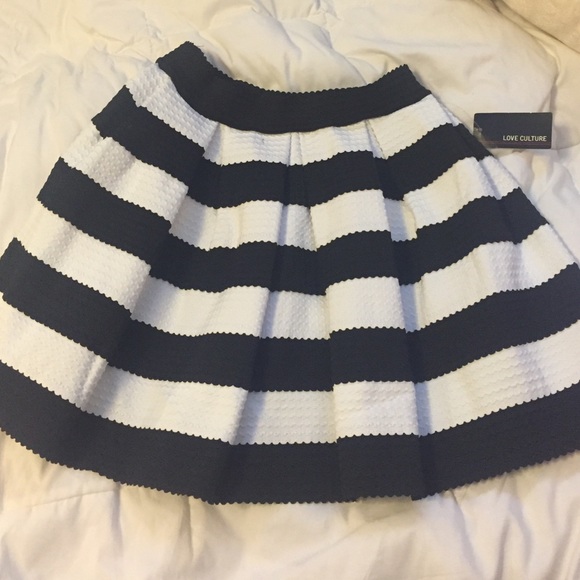 Love Culture Dresses & Skirts - Black and white striped pleated skirt