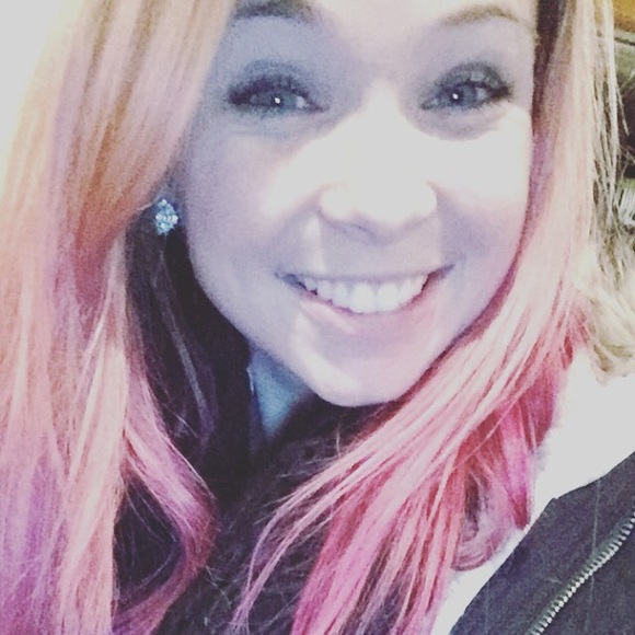 Meet your Posher, Elise - Picture 3 of 3