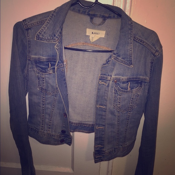 Jean jacket. Fits right above the waist.