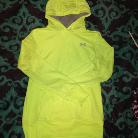 Under Armour Pull Over hoodie