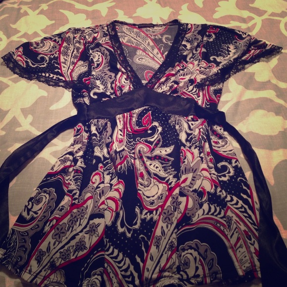 Black and Red Short Sleeve Blouse