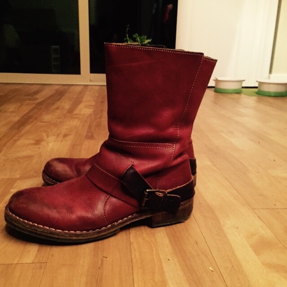 Red Moto boots