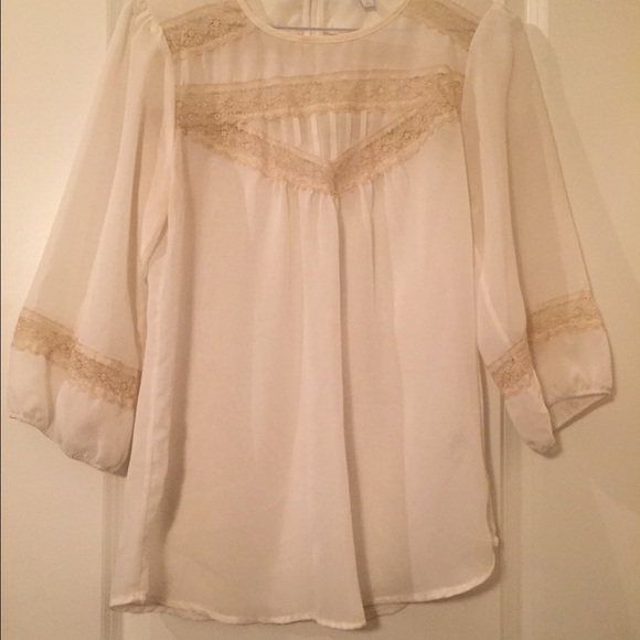 Off white blouse 🐚🌾