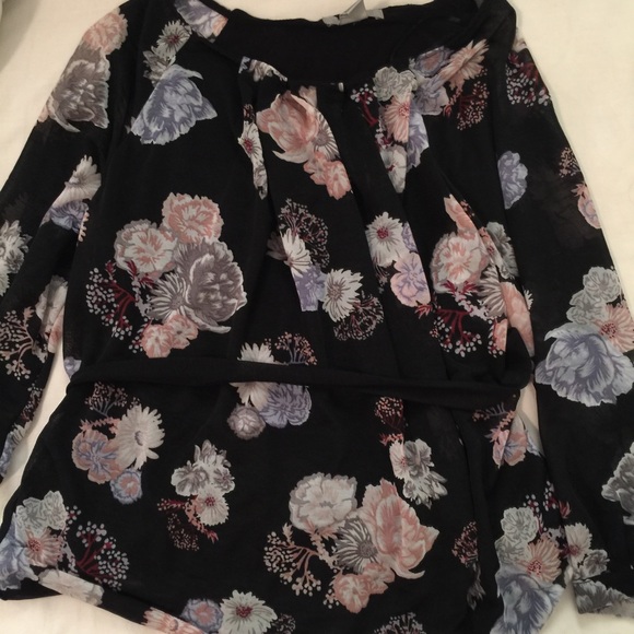 H&M blouse - Picture 2 of 3