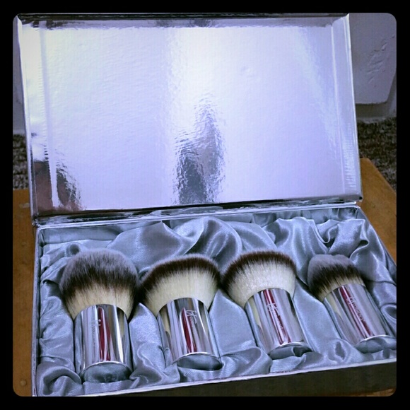 IT Cosmetics Other - IT Cosmetics Buki Brush Set~Reserved for Giselle