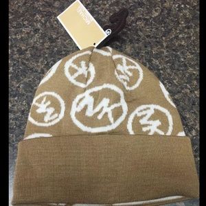 NWT Michael Kors beanie