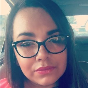 Meet your Posher, Esmeralda