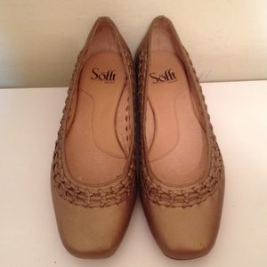 NEW Sofft Metallic Gold Flat Shoes Size 6.5