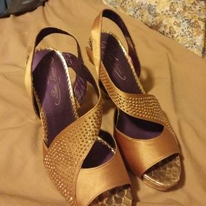 Poetic License gold platform, never been used