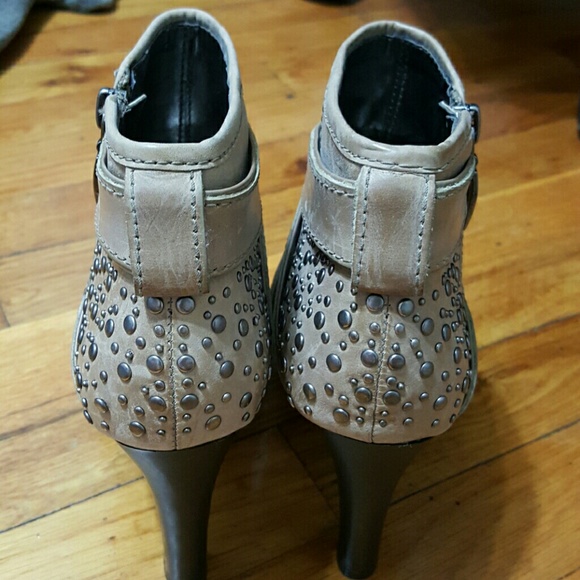 shoes - Picture 2 of 4