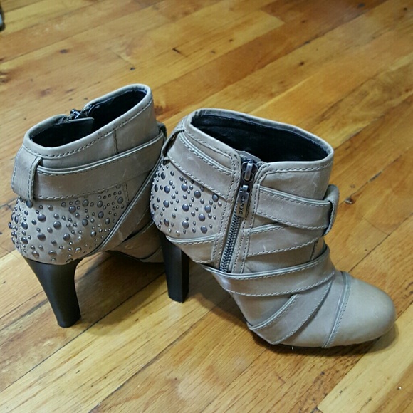 shoes - Picture 3 of 4