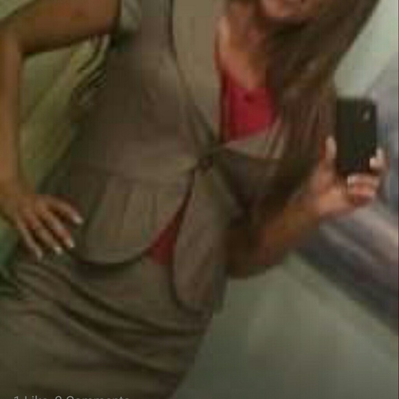 Hello I’m cleaning out my closet! - Picture 3 of 4