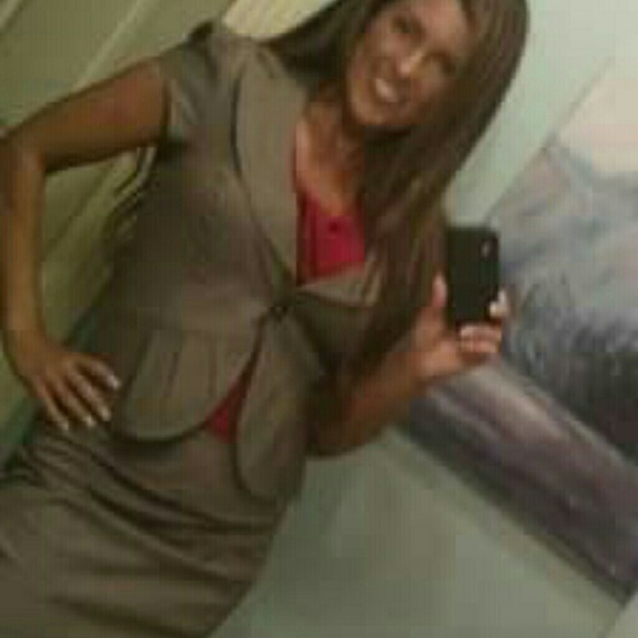 Hello I’m cleaning out my closet! - Picture 4 of 4