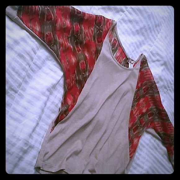 Tan and red tones bat wing top