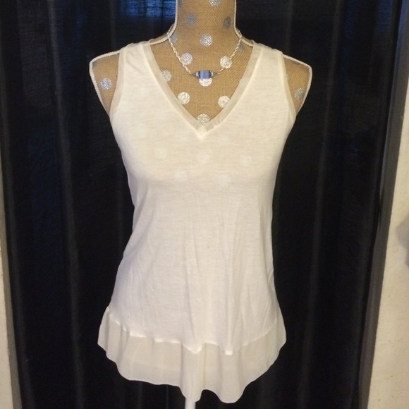 Merona Tops - Cutest bottom ruffle Tee