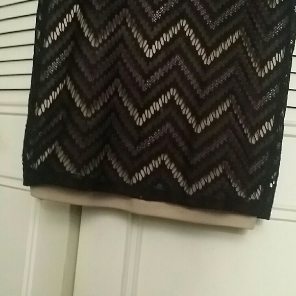 Black lace dress - Picture 2 of 3