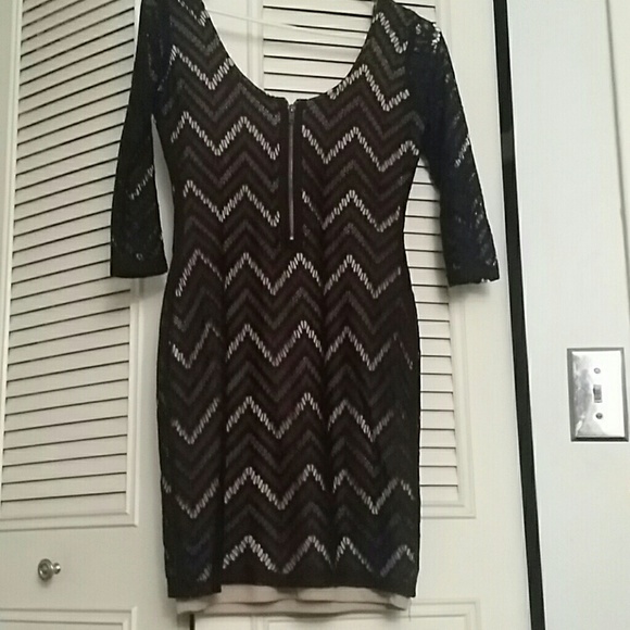 Black lace dress - Picture 3 of 3